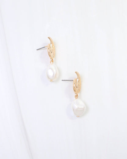 Oswego Shell Pearl Drop Earring Gold: Default