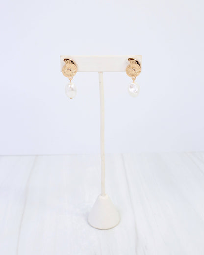 Oswego Shell Pearl Drop Earring Gold: Default