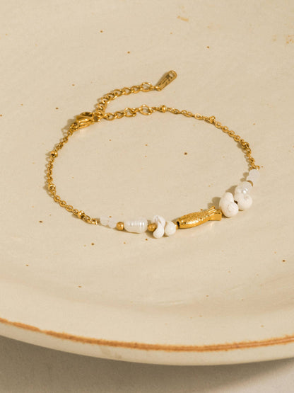 Pivoine 18K Gold Non-Tarnish Fish Charm Pearl Bracelet: Yellow Gold